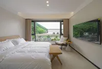 Living by the Mountain · Swimming Pool Family Vacation Boutique Stay - Mountain view