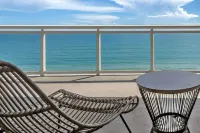 FEATURED ON TV  “MAKING WAVES” OCEANFRONT PENTHOUSE - 4 stjerner