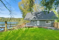 Lakehouse With Hot Tub, Covered Patio, Outdoor Fire-pit and BBQ - Boutique