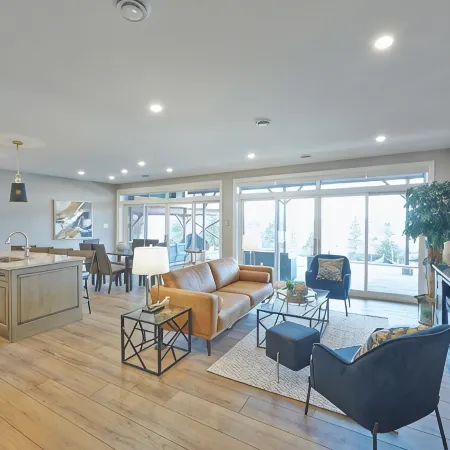 SRS Sunrise Suite ~ Private 2 King Apartment with Parking