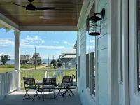 Walk to the Beach, Pool Home, Sleeps 8! - 4 tähden