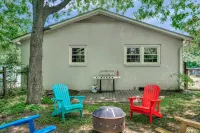 Bright & Cheery Bungalow - Mins to Downtwn Fort Mill - Wifi