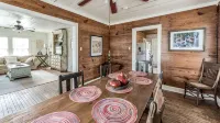 Updated Farm House on 1/2 Acre 1 Block From Aransas Bay - Homestays