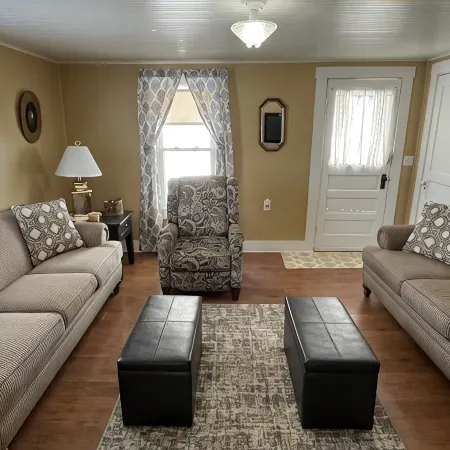 Cozy 3-bedroom cottage encased by expansive country pastures!