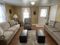 Cozy 3-bedroom cottage encased by expansive country pastures! - 3-Star
