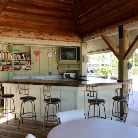 The Horizon Hideaway • Walk To The Beach!