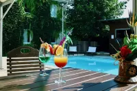 Logis Hôtel les Colonnes Strasbourg Zenith - Swimmingpools