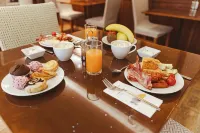 Dóm Hotel - servizio colazione