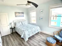 First Floor King Suite, Kids Bunk Room ~ Private Beach & Community Pool Access! - Swimmingpools