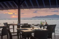 Le Nautique Waterfront Hotel la Digue - breakfast