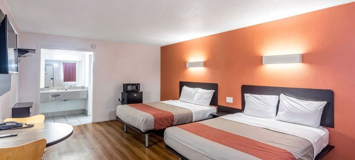 Whitten Inn Hotels in Custer County