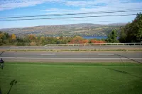 Longhouse Lodge Motel - 2-Star