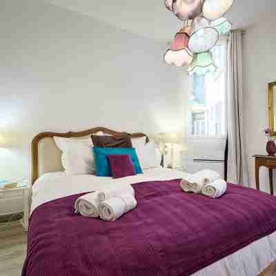 SunlightProperties L'ARTISTE: a charming apartment in the Port area of Nice Rooms