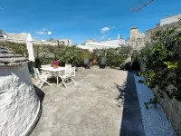 Trullo alleyway, central with private garden - 2-Star