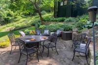 Pinecrest Bed & Breakfast