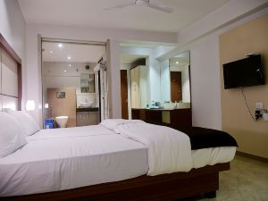 Hotel Monarch Center Point Near Dahanu Beach, Bordi