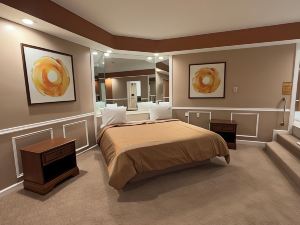 Inn of the Dove Romantic Luxury Suites with Jacuzzi & Fireplace at Harrisburg-Hershey, PA