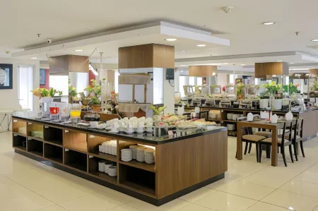 Hotel Gunawangsa Manyar Отели в г. Sukolilo