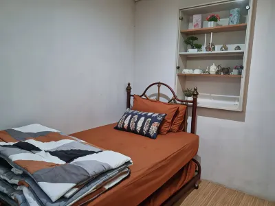 Rumah Awan Bogor with Private Swimming Pool Các khách sạn ở Babakan Madang