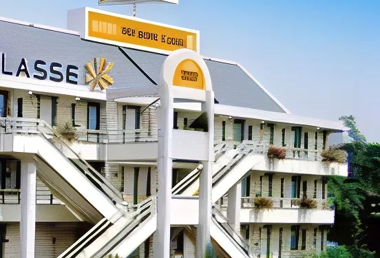 阿讓普瑞米爾經典酒店