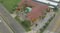 Super 8 by Wyndham Weslaco