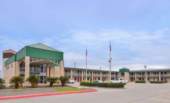 Super 8 by Wyndham Seguin