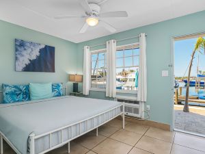 Latitude 26 Waterfront Boutique Resort - Fort Myers Beach