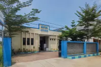 RedDoorz Near Pantai Pancer Door Pacitan Hotell i Sidoharjo