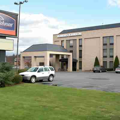 Howard Johnson by Wyndham Amherst Hadley Hotel Exterior