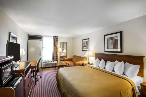 Quality Inn Madison - piscina