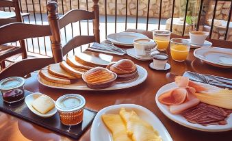 Hotel Restaurant El Balco del Priorat - Housity