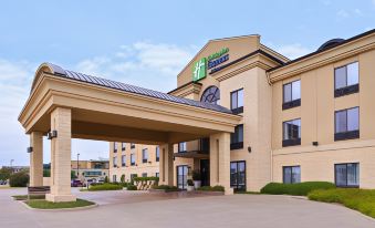 Holiday Inn Express & Suites Wichita Falls