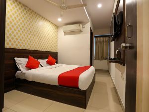 OYO Hotel Deccan Lodging and Boarding