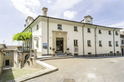 Borgo Vecchio Locanda di Charme فنادق في Neive