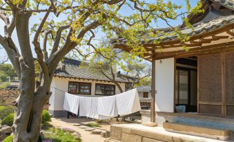 Gyeongju Stone Lantern Home Hanok Stay