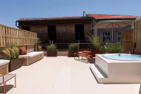 Qualia Slowlife Suites - Bathtub