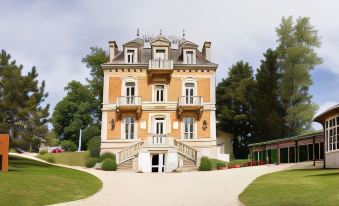 Les Villas d'Arromanches, Teritoria