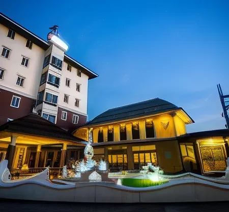 Madina Rayong Hotel Отели рядом с достопримечательностью «Лагерь Маха Сурасингханарт»