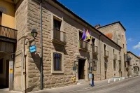 Palacio de Los Velada Hotel dekat Taller Chapa y Pintura Samuel Villacastín