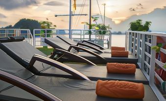 Renea Cruises Halong