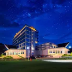 Unhas Hotel & Convention Hotel dekat Masjid Nurul Iman 2 Telkomas