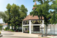 Vinland Hotel and Lounge
