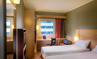 4. Ibis San..