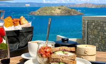 Eleia Seafront Rooms & Villas