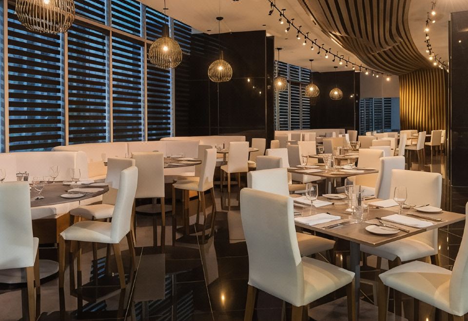 2. 호텔 라스 아메..