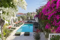 Yayaki Spetses - Pools
