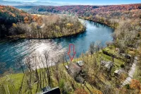 Waterfront, Luxury Panoramic View, Fast Wi-Fi, Private River Access Steps Away!