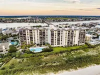 Modern Elegance Meets Coastal Escape: Explore Newly Updated 2 BR Penthouse Condo Hotels near Wrightsville Beach Marina