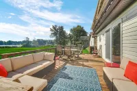 Lake Front Home with Plenty of Space inside and outside. 100 Ft of Lake Frontage