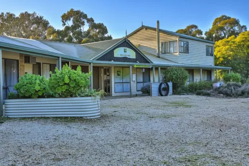 Mountain View Motor Inn & Holiday Lodges
